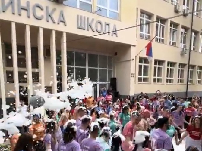 Zbog maturanata iz Kruševca pljušte komentari da su nadmašili i Bugare