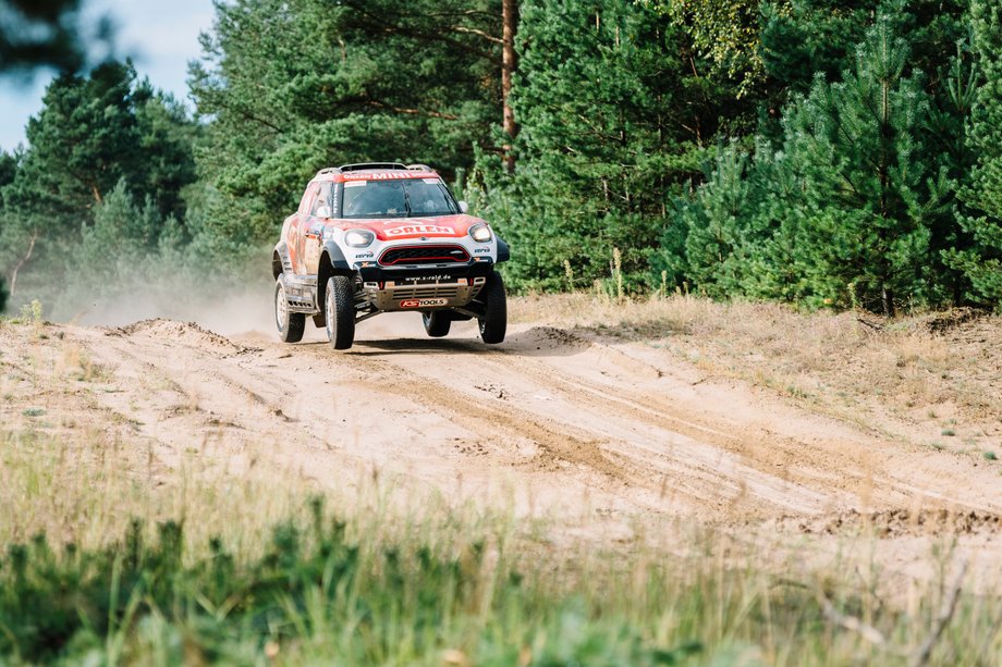 MINI John Cooper Works Rally – ryczący potwór, który spala 80 litrów na "setkę"