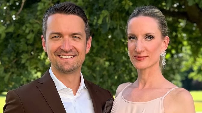 Viktor Vincze a Adela Vinczeová na mieste ich svadby v Tomášove.