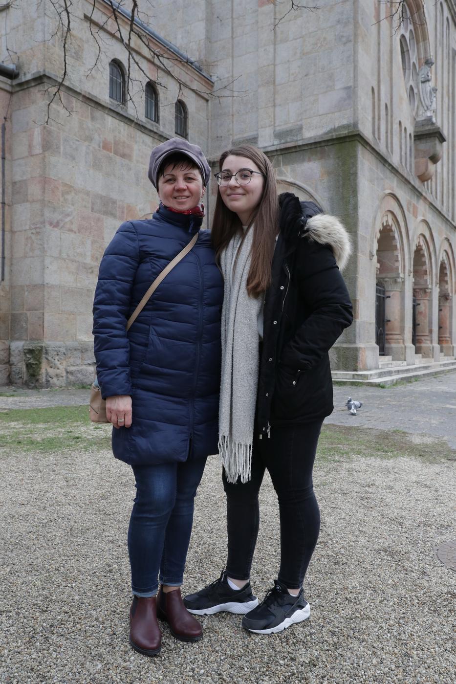 Bartal Dórának a járás is nehezen ment, amikor anyukájával, Évával felkereste a templomot /Fotó: Grnák László