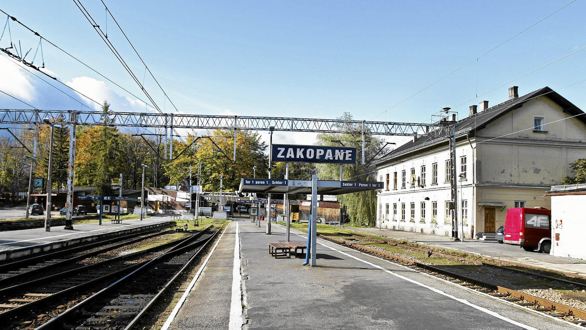 W związku ze wznowieniem prac przy budowie kolejowego mostu nad powstającym zbiornikiem wodnym Świnna Poręba, linia kolejowa do Zakopanego w poniedziałek została ponownie zamknięta. Utrudnienia potrwają do połowy grudnia. Pociągi na tej trasie kursowały w wakacje.
