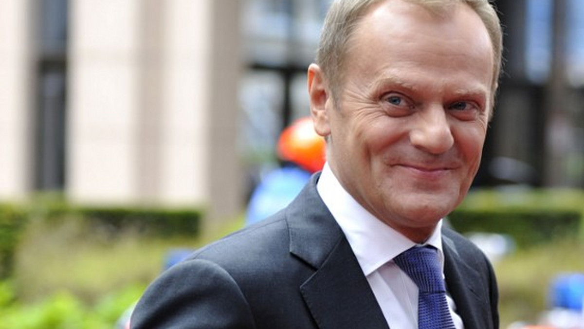 - Sondaże są takie sobie. Nie ma powodu do radości - powiedział premier Donald Tusk podczas spotkania z warszawskimi działkowcami. Odniósł się on do ostatnich sondaży, które wskazują spadek poparcia dla PO, a wzrost dla PiS. Konferencja prasowa odbyła się po spotkaniu premiera z warszawskimi działkowcami.