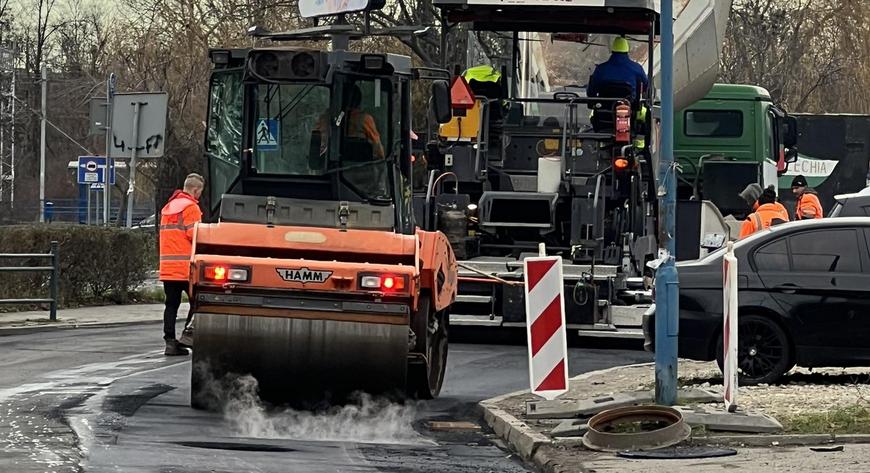 Na ul. Zemskiej trwają prace bitumiczne