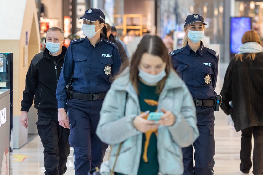 Noszenie maseczek w trakcie pandemii koronawirusa