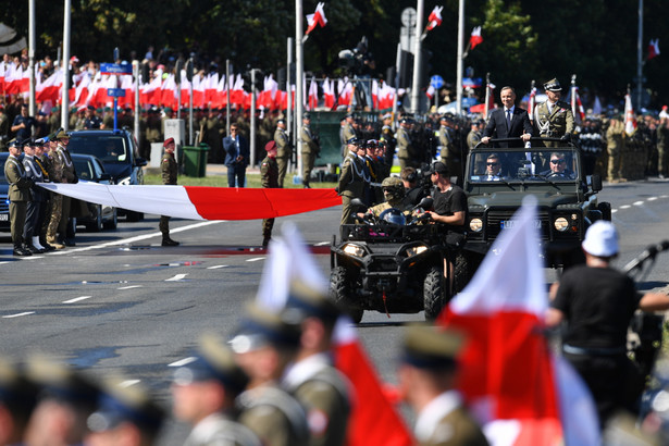 Warszawa, 15.08.2023. Defilada "Silna Biało-Czerwona" z okazji Święta Wojska Polskiego 2023, 15 bm. w Warszawie. (aldg) PAP/Radek Pietruszka