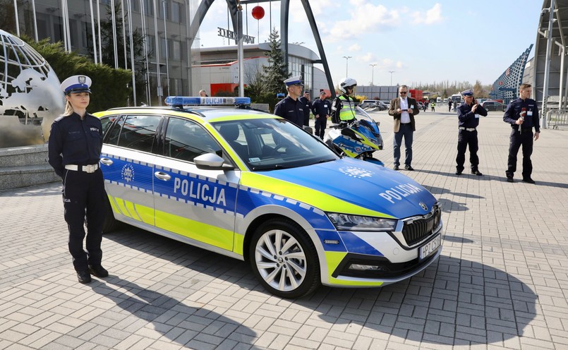 Policja ujawniła nowe oznakowanie radiowozów i motocykli