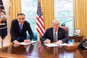 Ekspert komentuje zdjęcie Andrzeja Dudy i Donalda Trumpa