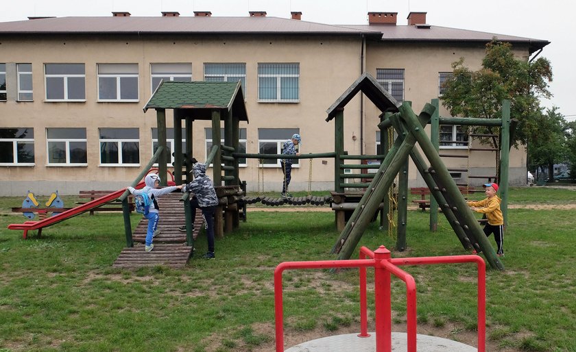 Dzieci nie rozpoczęły zajęć, bo... nie ma kto uczyć. Rodzice chcą wyjaśnień