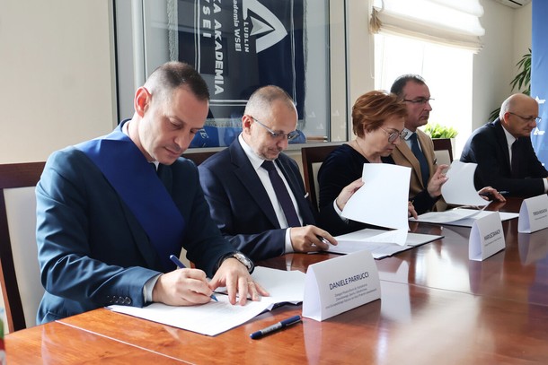 Pod koniec maja Miasto Lublin, Miasto Rzym i Lubelska Akademia WSEI podpisały trójstronne porozumienie o współpracy w zakresie kształcenia i wspólnych projektów.  