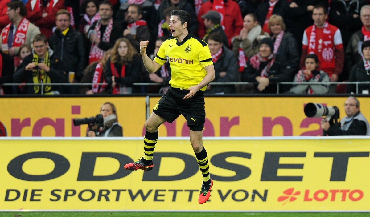 Lewandowski w Manchesterze United ma zarabiać 5 milionów euro