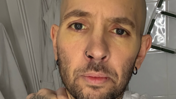 Britský spevák  Dean Franklin.