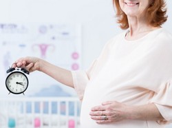 Późniejsze macierzyństwo = dłuższe życie kobiety! Ważne ustalenia naukowców