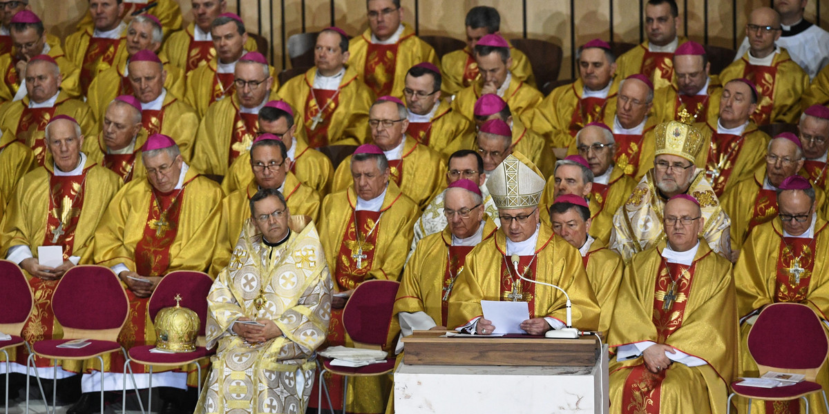 Biskupi przepraszają ofiary pedofilii w kościele