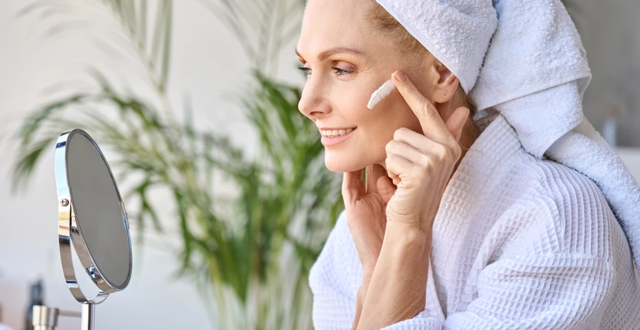 Dermatolodzy kochają tę markę. Ich serum z kwasem hialuronowym to must have 50-latek