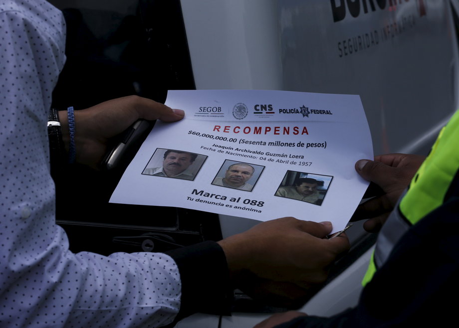 Federal police officers handing out fliers with photos of drug lord Joaquín 'El Chapo' Guzmán offering a reward of 60 million Mexican pesos for information near the Marquesa toll booth outside Mexico City on July 16.