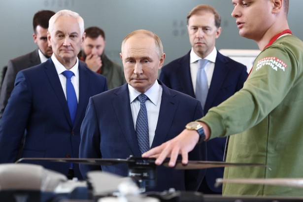 Władimir Putin w fabryce dronów