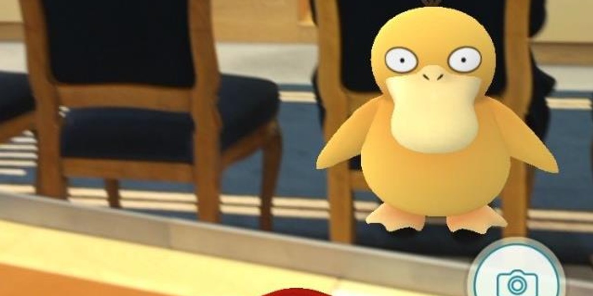 Posłanka zamiast słuchać premiera grała w Pokemony