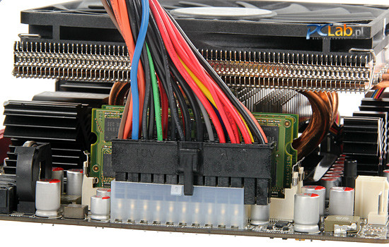 W płytę J&amp;W Minix 890GX-USB3 nie da się włożyć wtyczki ATX-24 