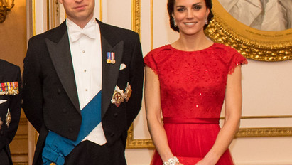 Diana kedvenc fejdíszét viselte Katalin hercegné - Fotó