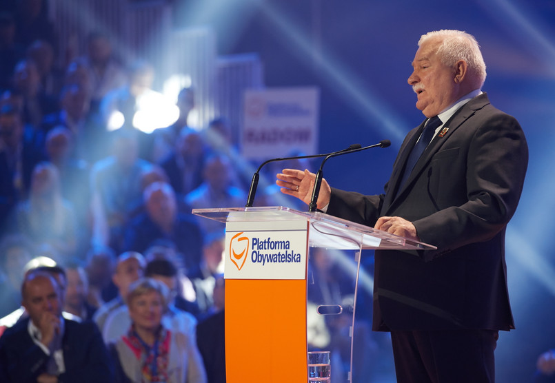 Były prezydent RP Lech Wałęsa przemawia na Konwencji Krajowej Platformy Obywatelskiej, PAP/Adam Warżawa