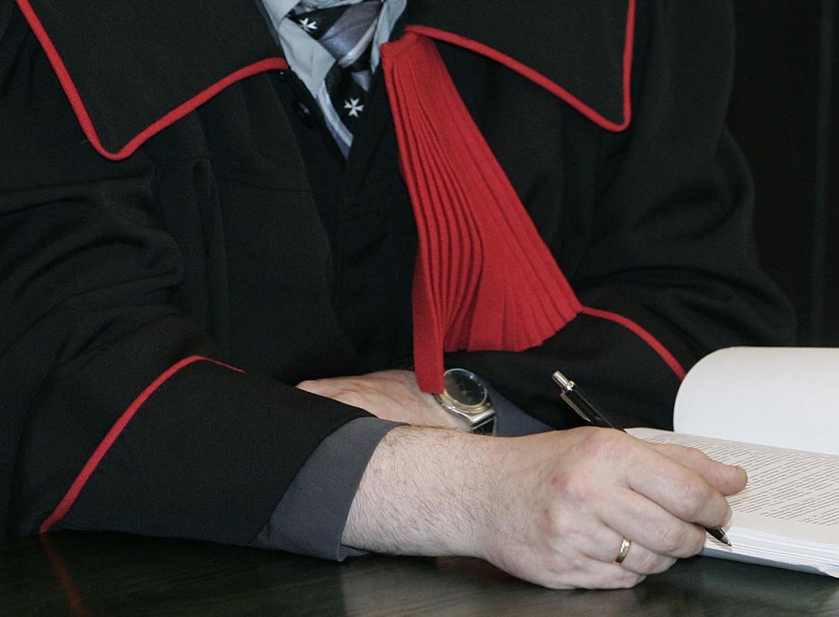 Oskarżał opozycjonistów, dziś ma się dobrze