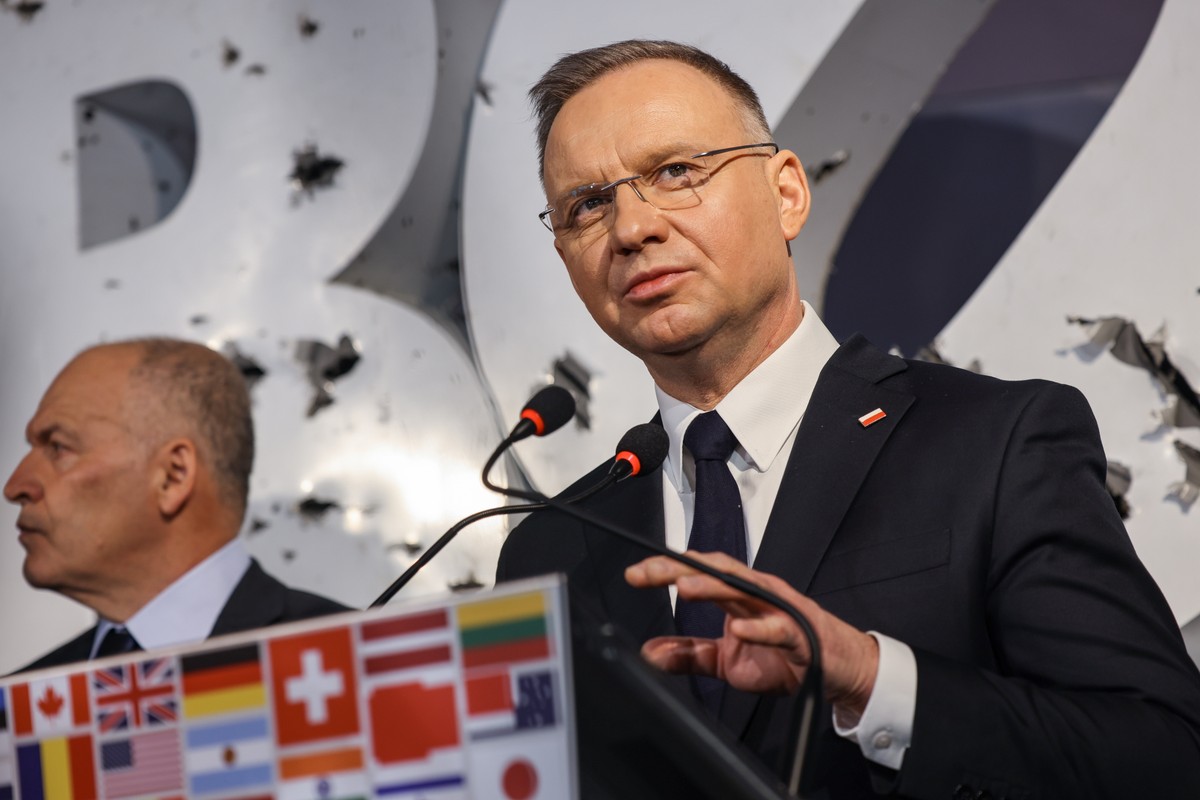 Duda: Nie może być mowy o "jakimś proszeniu" Putina, by usiadł do negocjacji