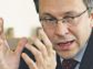 Rybiński: Spekulacyjne łobuzy szykują się do ataku