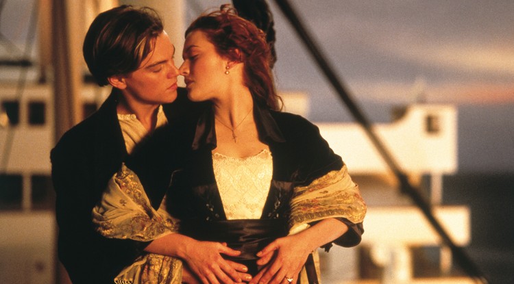 Részlet a Titanic című filmből, Leonardo DiCaprio és Kate Winslet főszereplésével