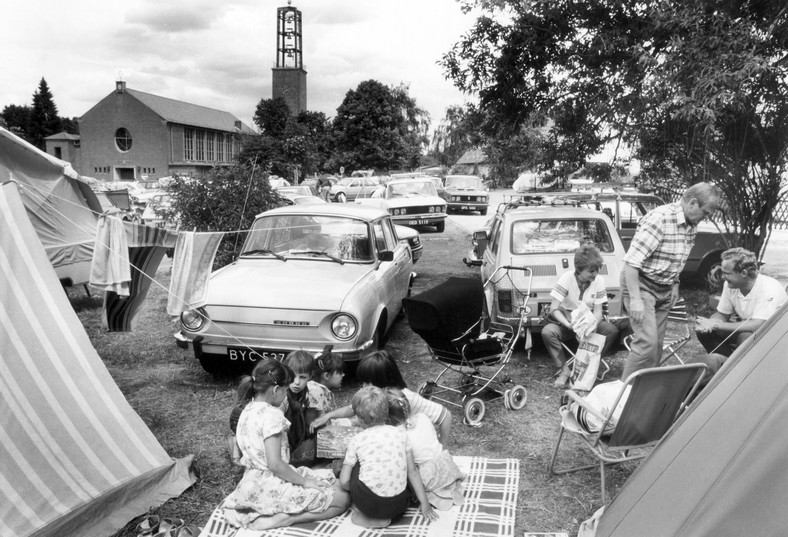 Namioty przesiedleńców przy obozie przejściowym we Friedlandzie, 8 lipca 1988 r.