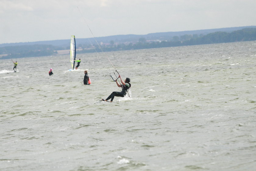 Ilona Felicjańska uczy się kitesurfingu