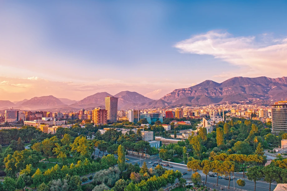 Tirana, Albania. Tętniące życiem miasto słynie z gościnności i doskonałej kuchni.