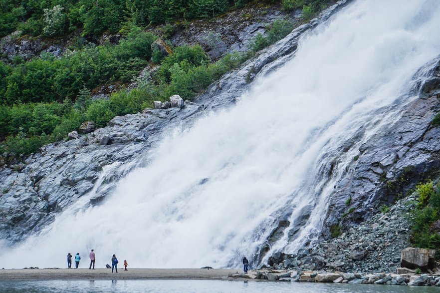 Wodospad Nugget Falls w Juneau