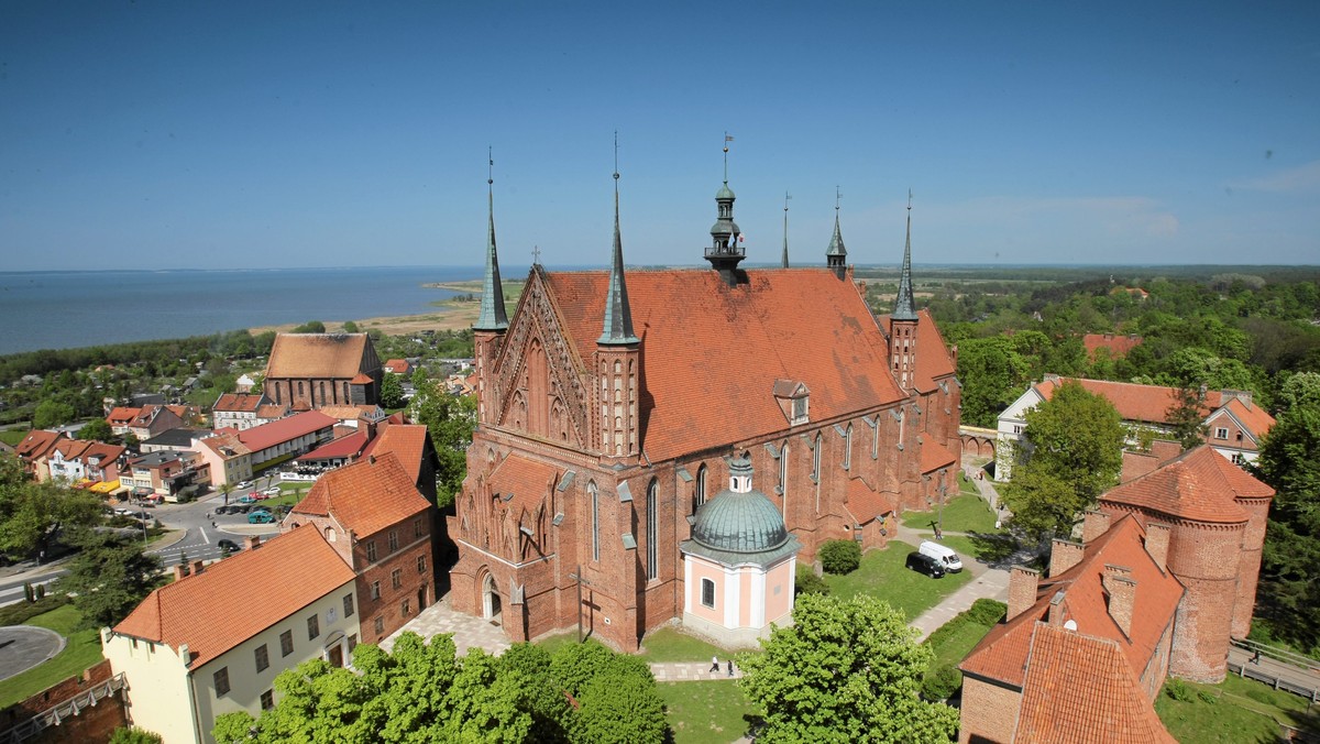 Gmina Frombork uzyskała świadectwo leczniczego działania miejscowych wód termalnych i na początku 2013 r. wystąpi do Ministerstwa Zdrowia o nadanie statusu obszaru ochrony uzdrowiskowej.