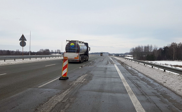 Autostrada A1 na odcinku pomiędzy węzłami Piotrków Trybunalski Południe i Kamieńsk ma już trzy pasy, ale obowiązuje na niej ograniczenie prędkości do wiosny 2023 r.