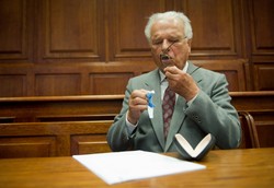 Czesław Kiszczak na badaniach w Gdańsku. Sąd oddalił zażalenie jego obrońcy