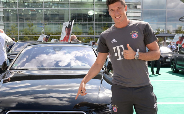 Robert Lewandowski po urodzinach ma nowy samochód, to audi RS 7 sportback. Bentley za 1,2 mln to pikuś?