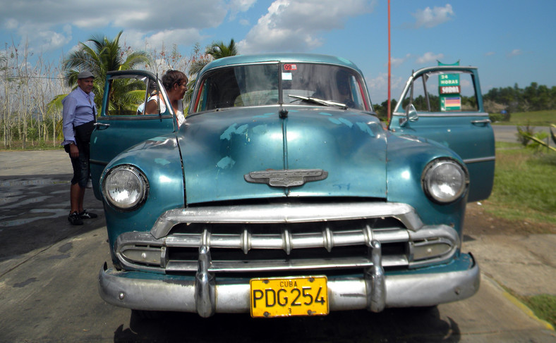 Amerykańskie krążowniki i Peugeot za 260 tys.