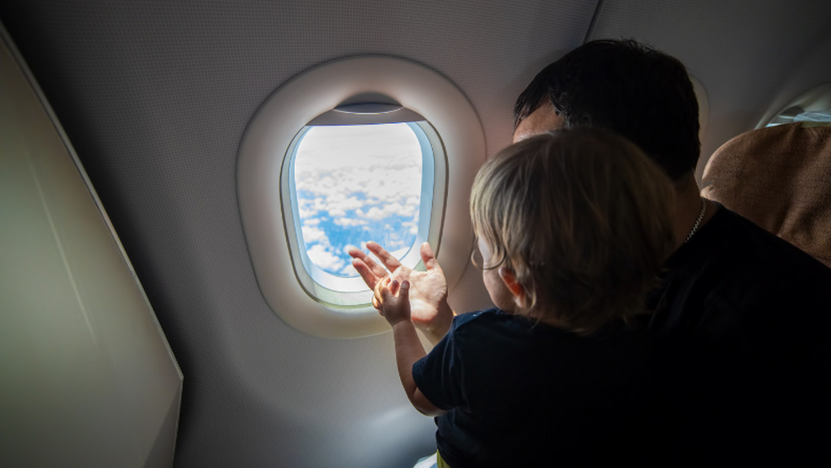 Pięć sposobów na spokojny lot z dzieckiem. Kluczowe może być ubranie