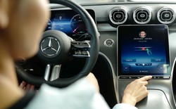 Zapłać samochodem jak telefonem – w Mercedesie to już możliwe