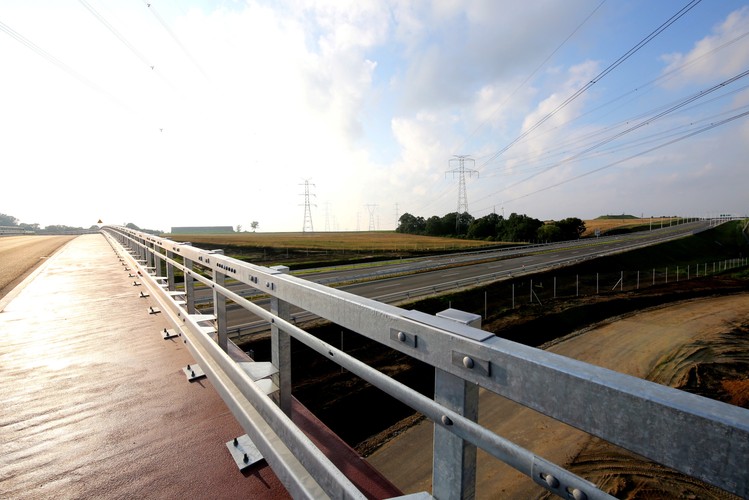 W ramach projektu zmodernizowano 1,4 km fragment drogi krajowej nr 25 stanowiący wyjazd w stronę Kalisza.<br><br>

(js) PAP/Tomasz Wojtasik