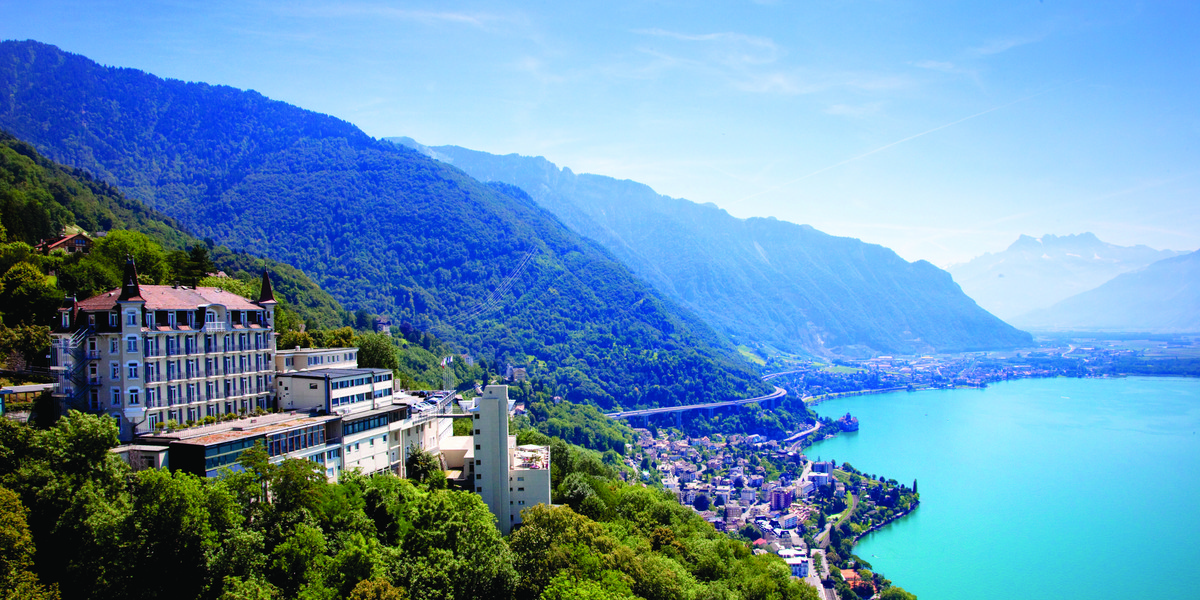 Kampus w Glion znajduje się w Szwajcarii. To praktyczne centrum nauki, gdzie można podziwiać wspaniały widok na Jezioro Genewskie
