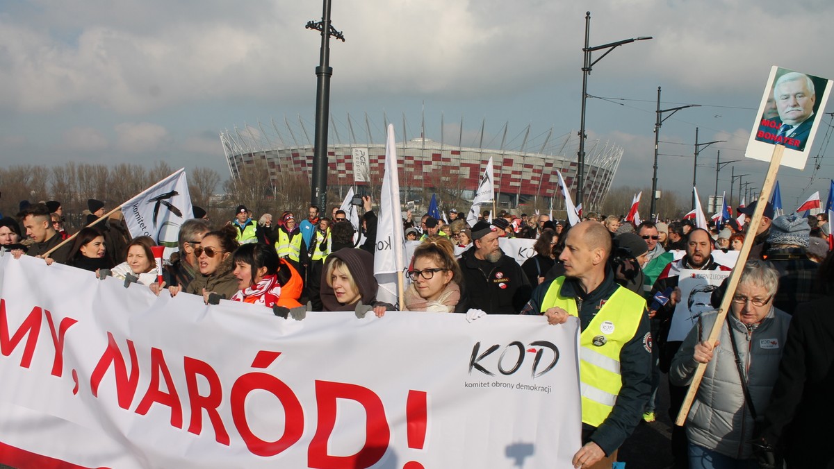 "Beata, drukuj ten wyrok" – pod takim hasłem w sobotę, 2 kwietnia, odbędzie się w Warszawie kolejna manifestacja organizowana przez Komitet Obrony Demokracji. Jednocześnie członkowie i sympatycy tego ruchu społecznego chcą też symbolicznie uczcić 19. rocznicę uchwalenia Konstytucji RP.