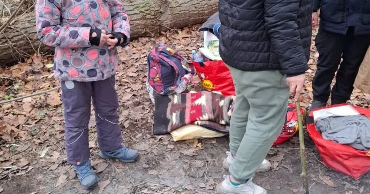 Dramatyczne sceny nad Wisłą. Rodzina bez dachu nad głową, małe dzieci grzały się przy ognisku