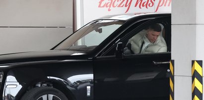 Szczęsny przyjechał na kadrę najdroższym SUV-em świata. Miły gest Lewandowskiego [ZDJĘCIA]