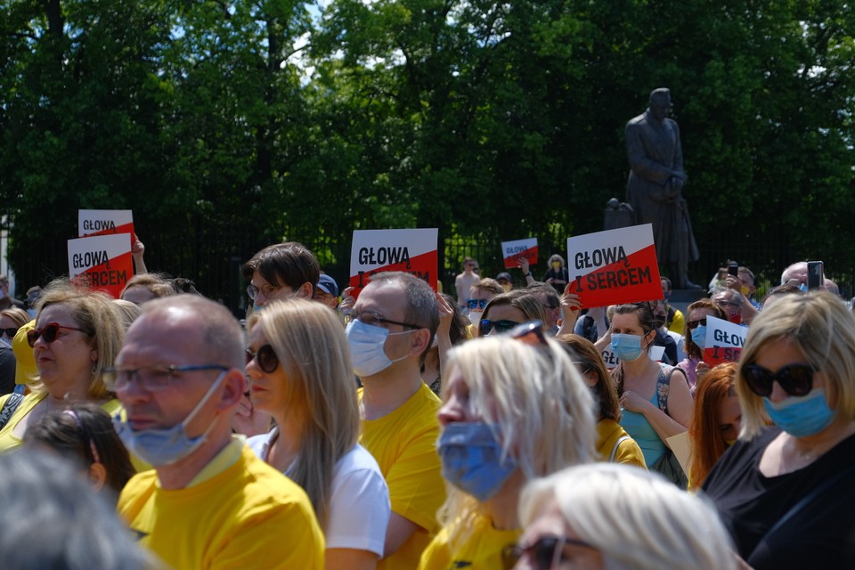 Uczestnicy spotkania z Szymonem Hołownią