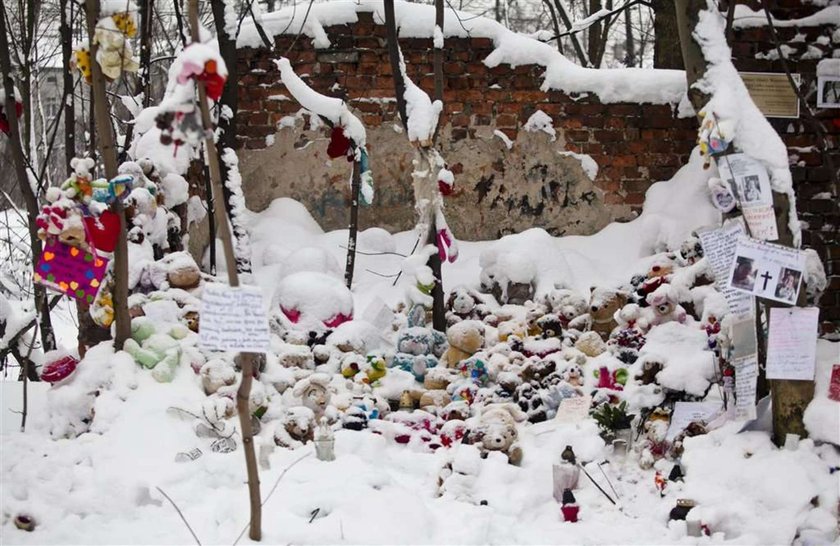 Tablica pamięci Madzi: Nie kochała Cię własna matka...