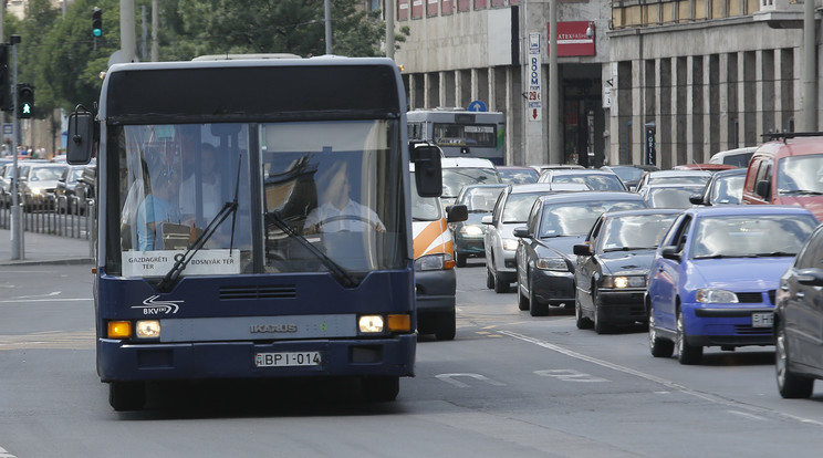 Öreg buszokkal pótolják a 3-as metrót/Fotó:Fuszek Gábor