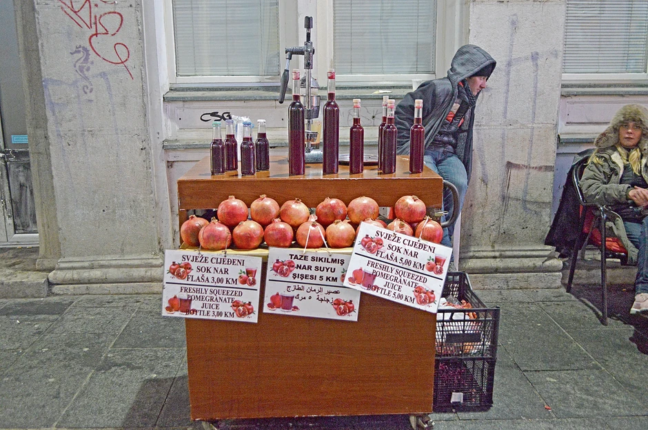 Uvek voli da porazgovara sa lokalnim prodavcima