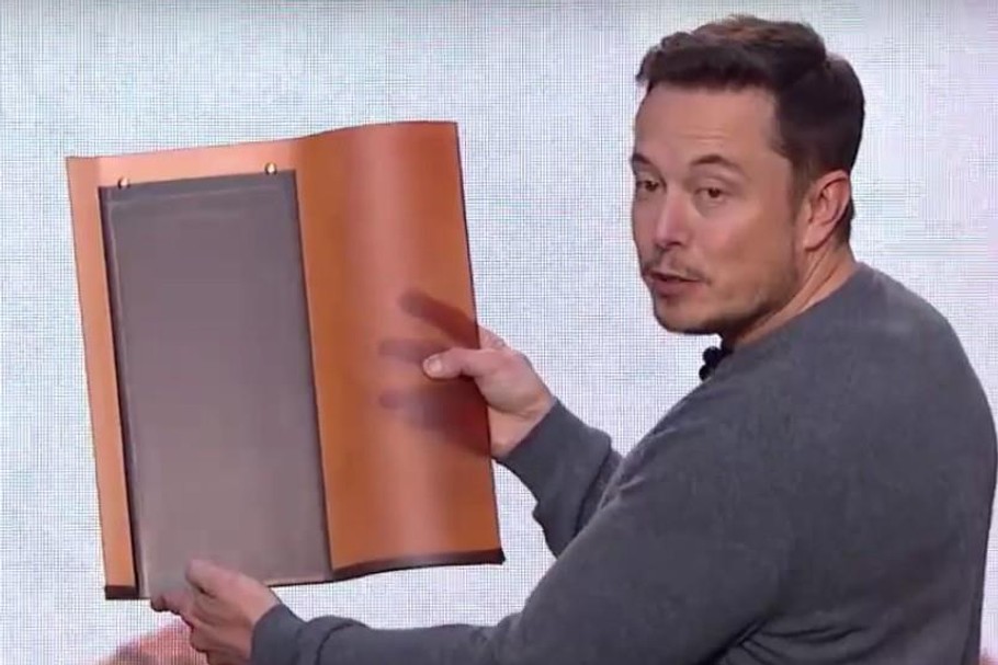 Elon Musk prezentuje Solar Roof - solarne dachówki