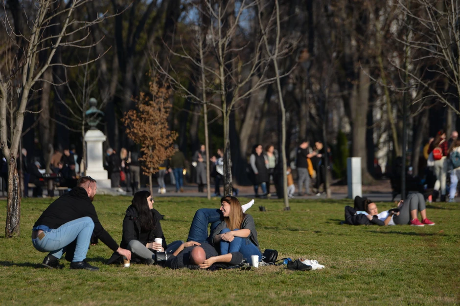 Praznici u petak počinju sa pretežno sunčanim i toplim vremenom